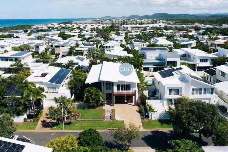 Surfmist by the Beach – Pet Friendly with Pool