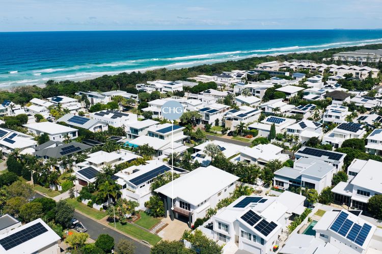 Surfmist by the Beach – Pet Friendly with Pool