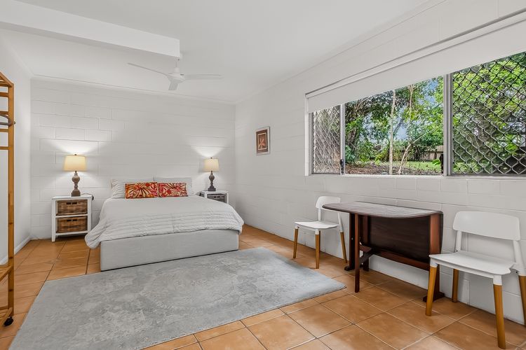 Three Pelicans by the Creek Pottsville– Huge Home