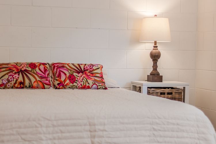 Three Pelicans by the Creek Pottsville– Huge Home