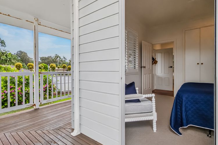 Three Pelicans by the Creek Pottsville– Huge Home