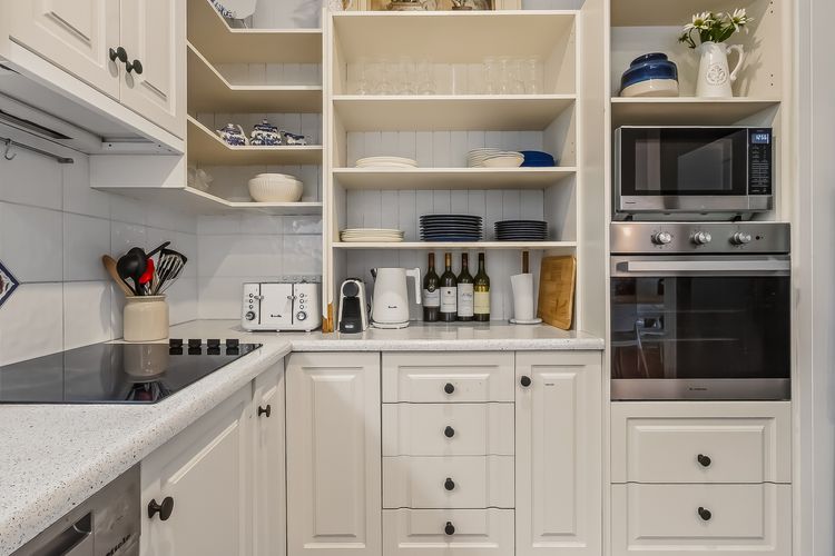 Three Pelicans by the Creek Pottsville– Huge Home