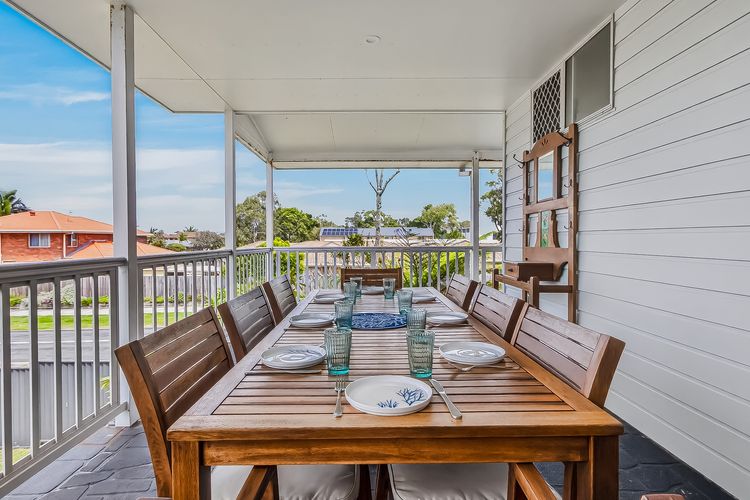 Three Pelicans by the Creek Pottsville– Huge Home