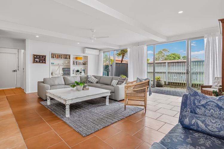 Three Pelicans by the Creek Pottsville– Huge Home