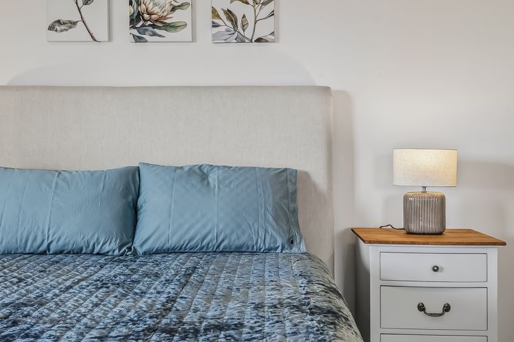 Three Pelicans by the Creek Pottsville– Huge Home