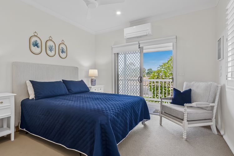 Three Pelicans by the Creek Pottsville– Huge Home