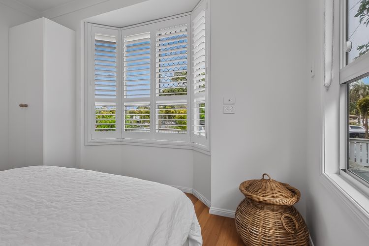 Three Pelicans by the Creek Pottsville– Huge Home