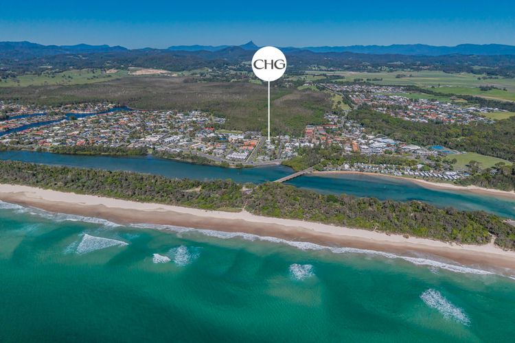 Three Pelicans by the Creek Pottsville– Huge Home