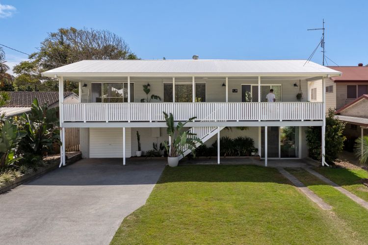 Kingscliff Beach House with Sauna and Pool
