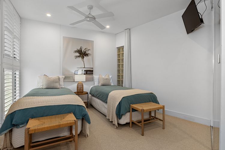 Cotton Beach 94 Mid-Floor Penthouse with Bush View