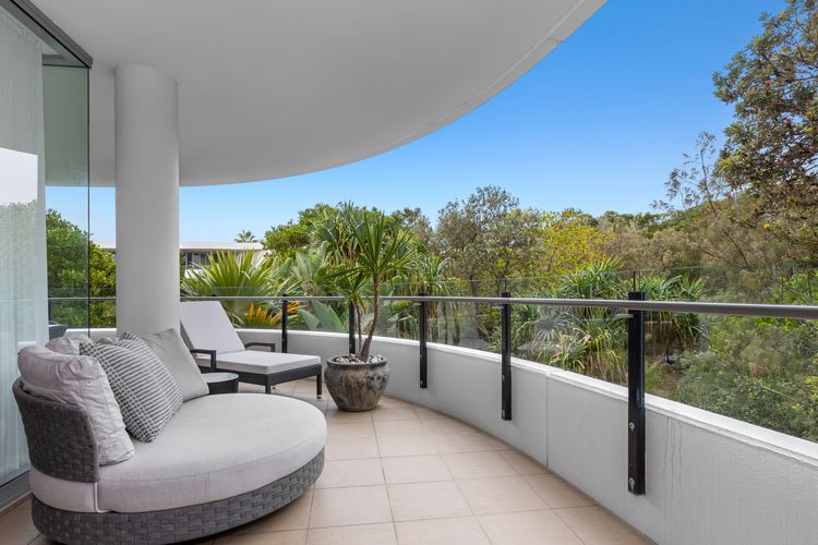 Cotton Beach 94 Mid-Floor Penthouse with Bush View