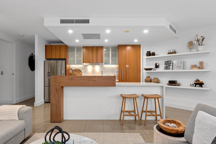 Cotton Beach 94 Mid-Floor Penthouse with Bush View