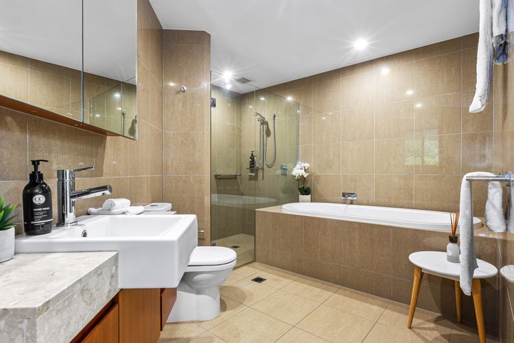 Cotton Beach 94 Mid-Floor Penthouse with Bush View