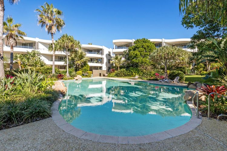 Cotton Beach 94 Mid-Floor Penthouse with Bush View