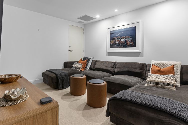 Cotton Beach 94 Mid-Floor Penthouse with Bush View