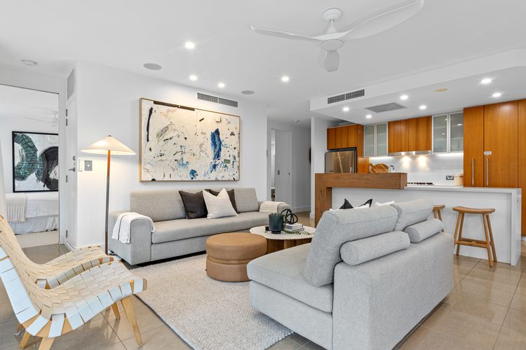 Cotton Beach 94 Mid-Floor Penthouse with Bush View