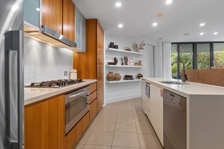 Cotton Beach 94 Mid-Floor Penthouse with Bush View