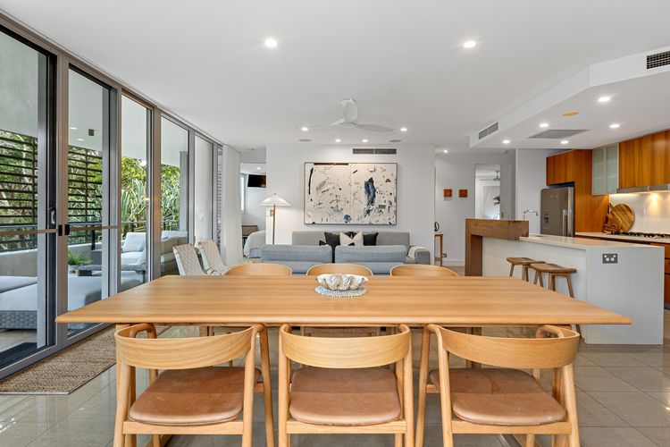 Cotton Beach 94 Mid-Floor Penthouse with Bush View