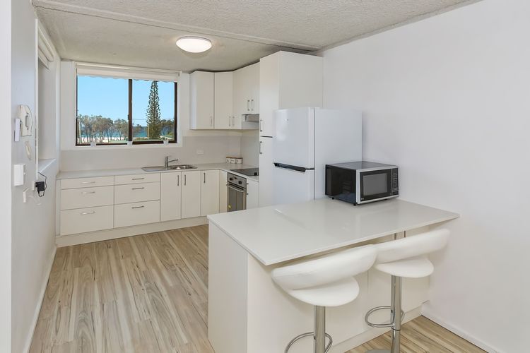 Kingy Beach Getaway with Balcony – Central Kingscliff