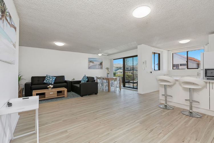 Kingy Beach Getaway with Balcony – Central Kingscliff