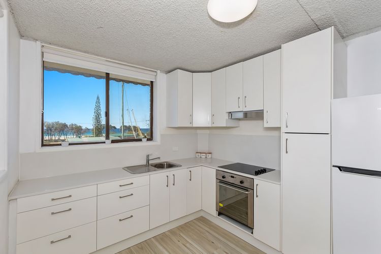 Kingy Beach Getaway with Balcony – Central Kingscliff