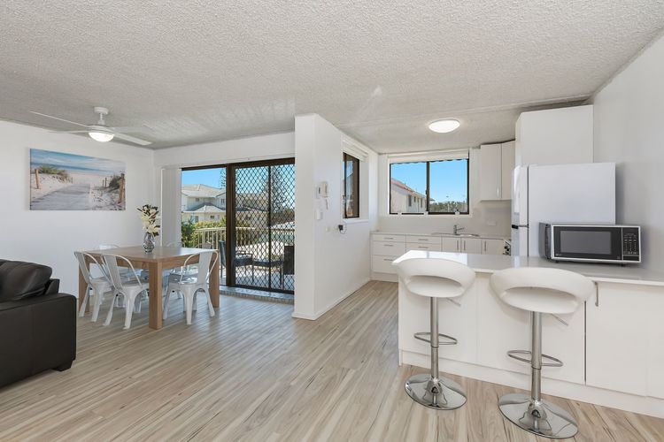 Kingy Beach Getaway with Balcony – Central Kingscliff