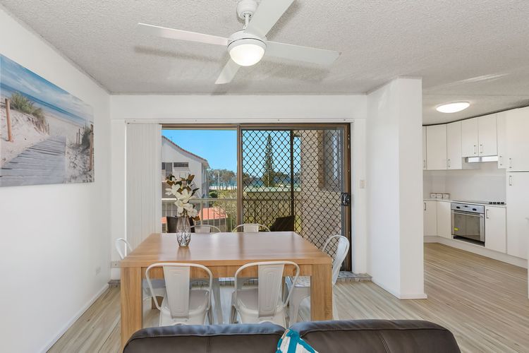 Kingy Beach Getaway with Balcony – Central Kingscliff