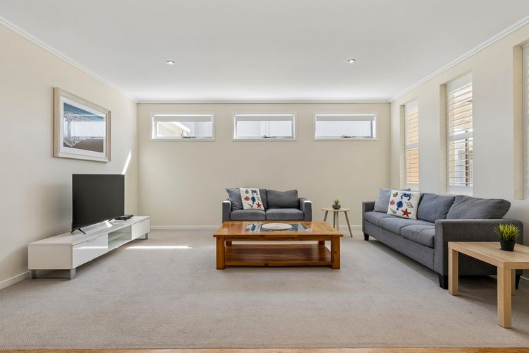 Ocean Blue – 5 Bedroom Pet-Friendly Beachside Home