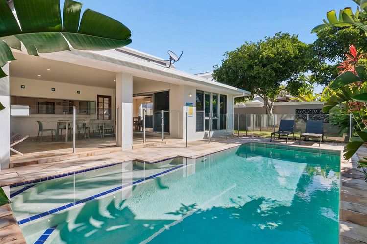 Ocean Blue – 5 Bedroom Pet-Friendly Beachside Home