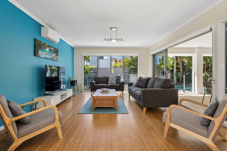 Ocean Blue – 5 Bedroom Pet-Friendly Beachside Home