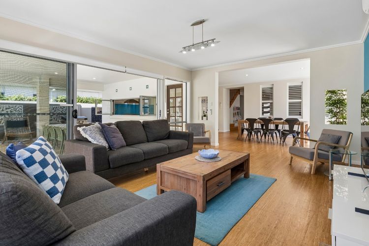 Ocean Blue – 5 Bedroom Pet-Friendly Beachside Home