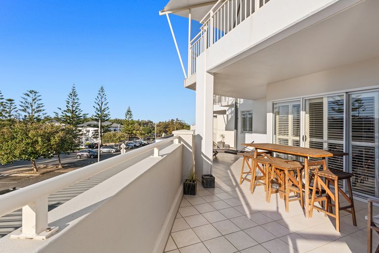 Resort on the Beach 2214/15 with resort Pool