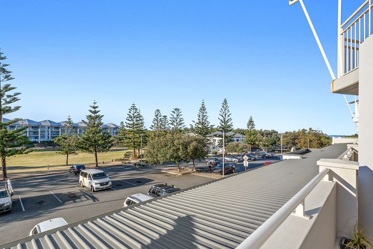 Resort on the Beach 2214/15 with resort Pool