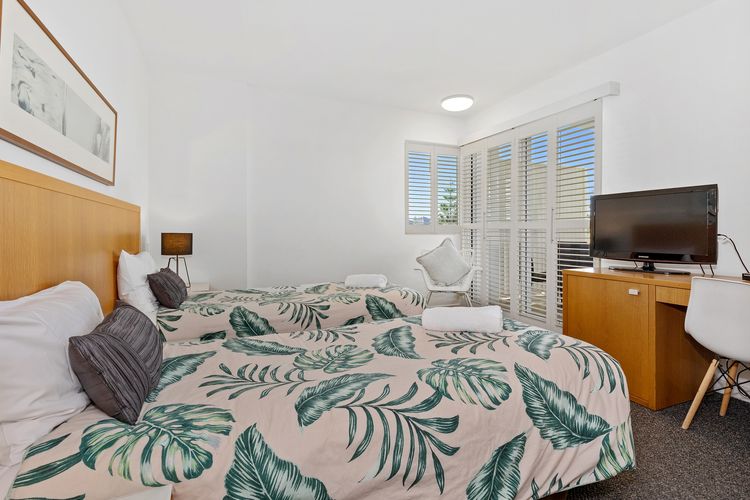 Resort on the Beach 2214/15 with resort Pool