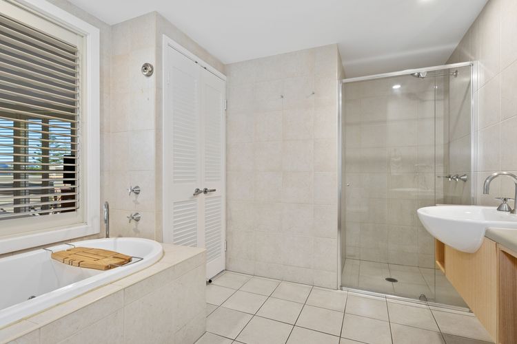 Resort on the Beach 2214/15 with resort Pool