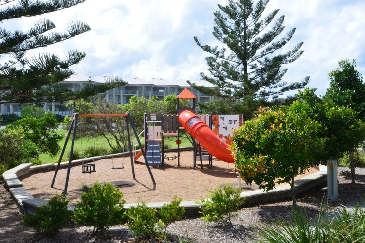 Resort on the Beach 2214/15 with resort Pool