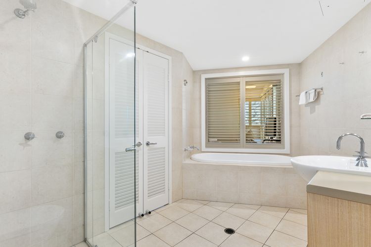 Resort on the Beach 2214/15 with resort Pool