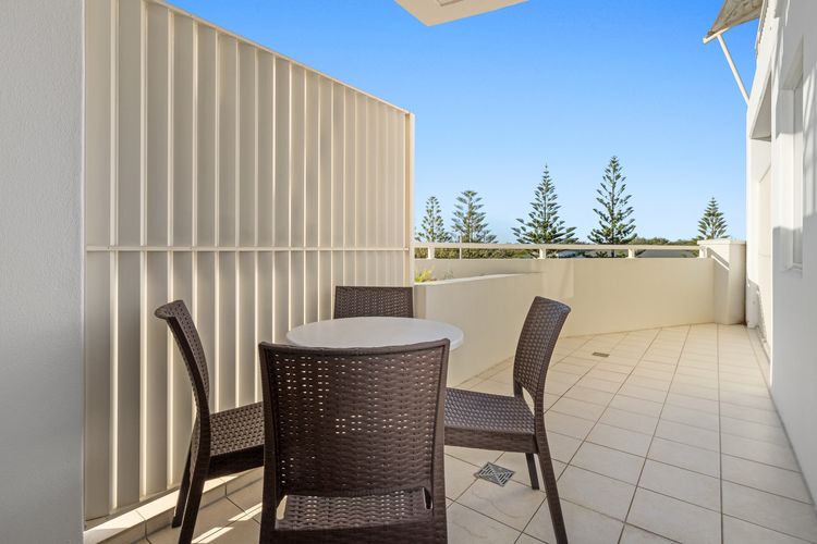 Resort on the Beach 2214/15 with resort Pool