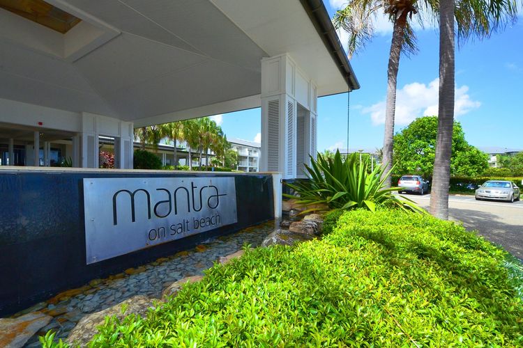 Resort on the Beach 2214/15 with resort Pool