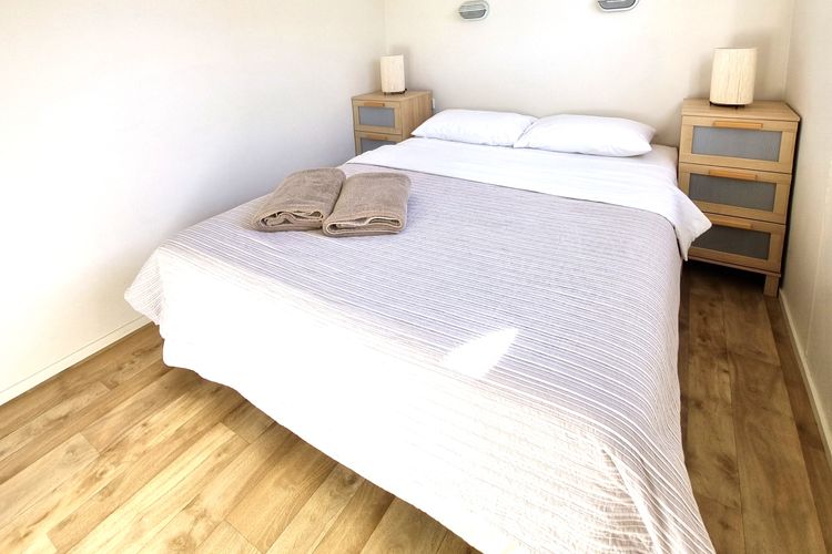 CABIN 44 – Lake Conjola