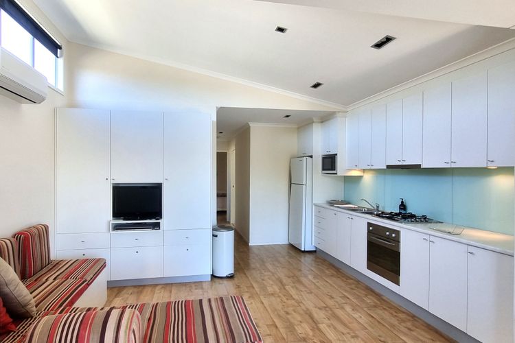 CABIN 44 – Lake Conjola