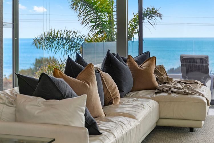 Azure – Absolute Beachfront Luxury, Wifi, Spa