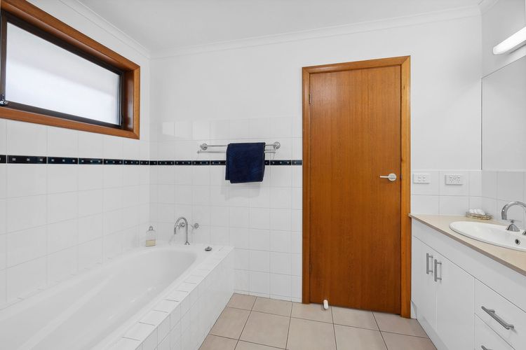 Bathroom/Ensuite 1 Upstairs