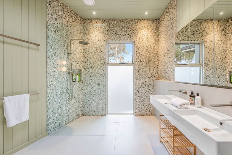 Bluewater Luxury Lorne