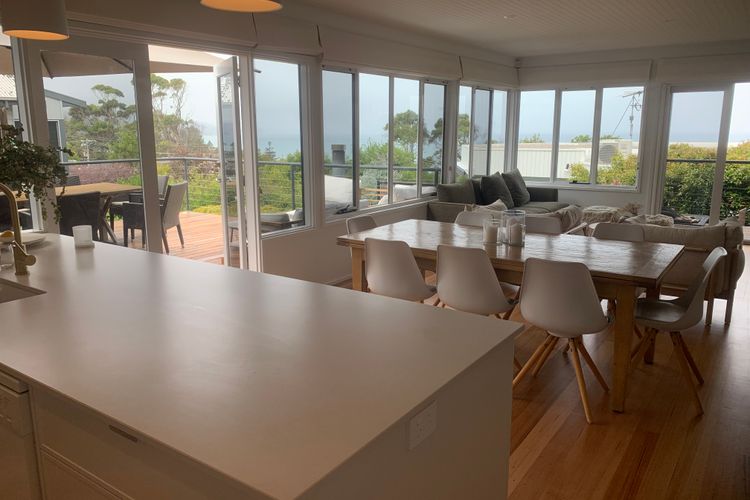 Fern – Ocean Views, Middle Of Town, Wi-Fi And Pet Friendly