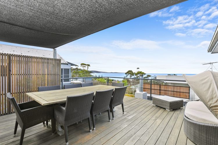 Fern – Ocean Views, Middle Of Town, Wi-Fi And Pet Friendly