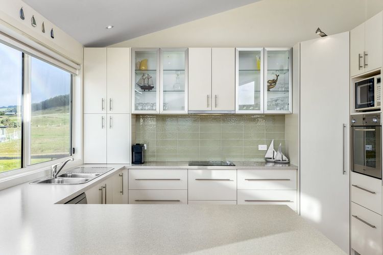 Seaview on Seaview – Exceptional & Spacious With Sensational Views