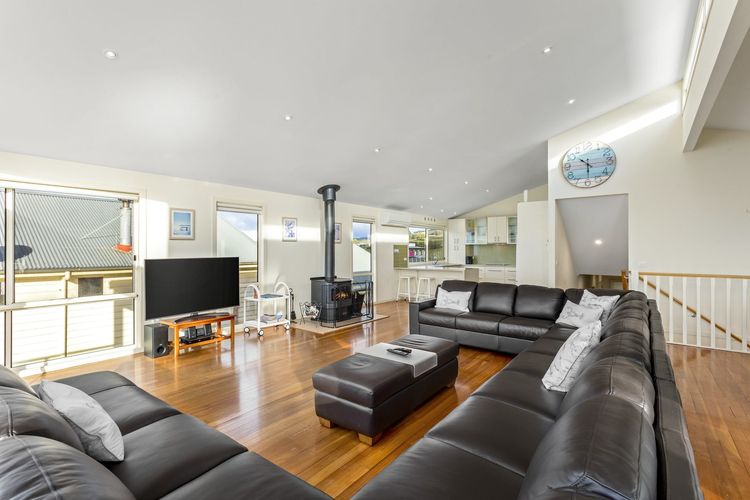 Seaview on Seaview – Exceptional & Spacious With Sensational Views