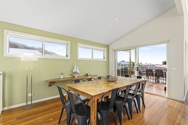 Seaview on Seaview – Exceptional & Spacious With Sensational Views