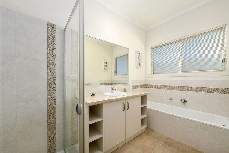 Seaview on Seaview – Exceptional & Spacious With Sensational Views